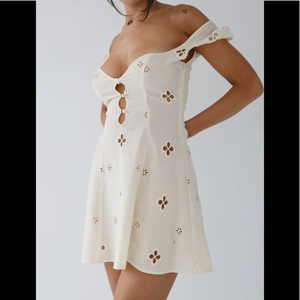 Dreamy Boho Eyelet Summer Sexy Mini Dress Accent Sleeves, Floral Cut Detailing - Picture 5 of 11